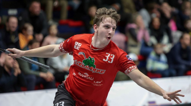 Labākais spēlētājs komandā "Lielvārde/Fat Pipe" - Oskars Tūtāns. Foto: Ritvars Raits, floorball.lv