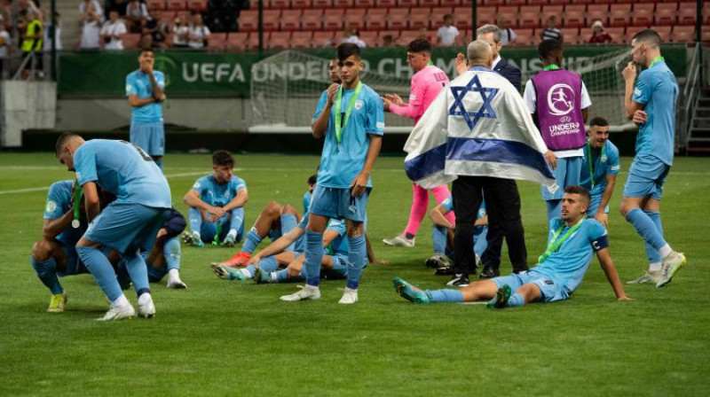 Izraēlas U19 izlase ar Eiropas sudrabu. Foto: AFP/Scanpix