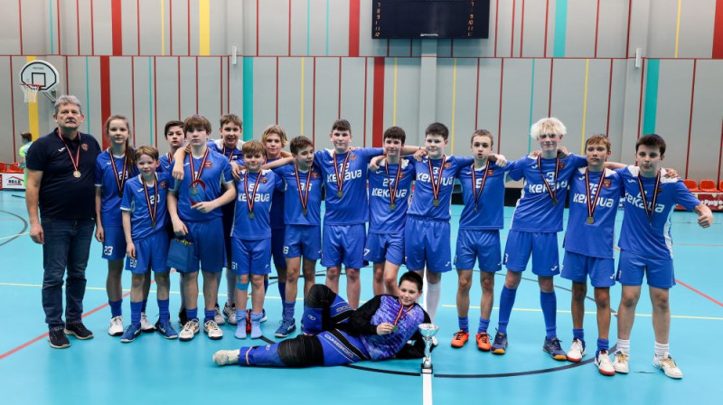 "Ķekavas Bulldogs" ZU13 vecuma grupas komanda. Foto: Ritvars Raits, floorball.lv