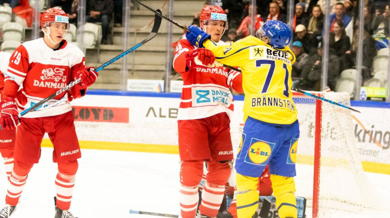 Mirklis no Dānijas un Zviedrijas valstsvienību spēles. Foto: Annemette Stollig/Ishockeylandsholdene