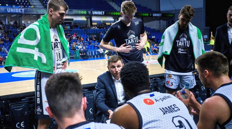 Nikolajs Mazurs un "Tartu Ülikool" basketbolisti. Foto: Marita Brigitta Mones