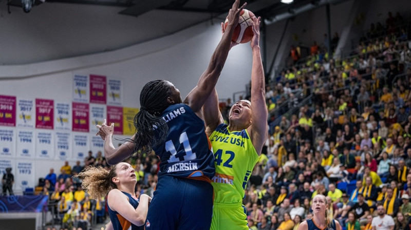 Elizabete Viljamsa: pieci bloķēti metieni pusfinālā. Foto: EuroLeague Women