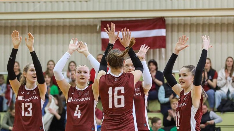 U17 Latvijas volejbola meiteņu izlase. Foto: Artūrs Stiebriņš / Latvijas Volejbola federācija / CEV