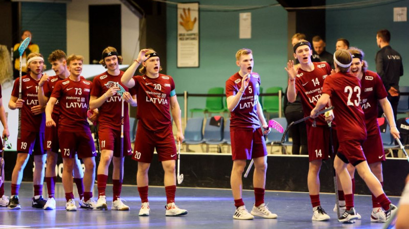 Latvijas izlase pēc kārtējā vārtu guvuma. Foto: Ritvars Raits, floorball.lv