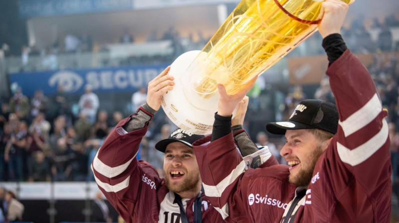 Deniss Smirnovs un Sandis Smons. Foto: Genève-Servette HC