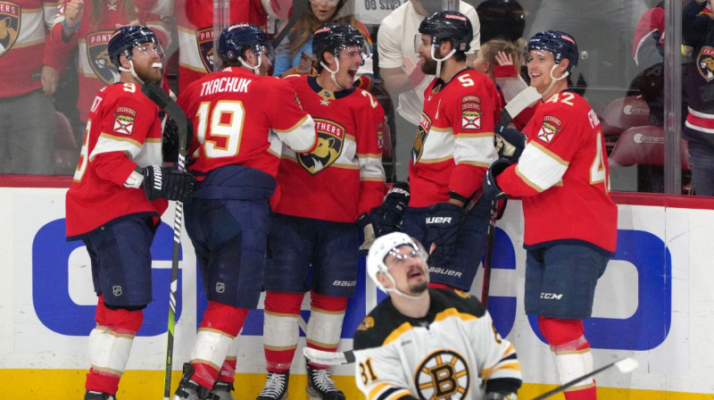 Floridas "Panthers" hokejisti pēc vārtu guvuma. Foto: Jim Rassol/USA Today Sports/Scanpix