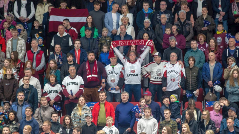 Latvijas valstsvienības līdzjutēji. Foto: Guntis Lazdāns/LHF