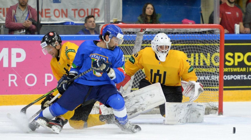 Cīņa Lietuvas valstsvienības vārtu priekšā. Foto: IIHF