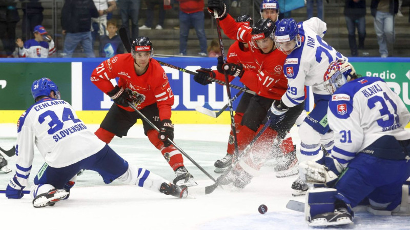 Cīņa Slovākijas valstsvienības vārtu priekšā. Foto: Erwin Scheriau/AFP/Scanpix