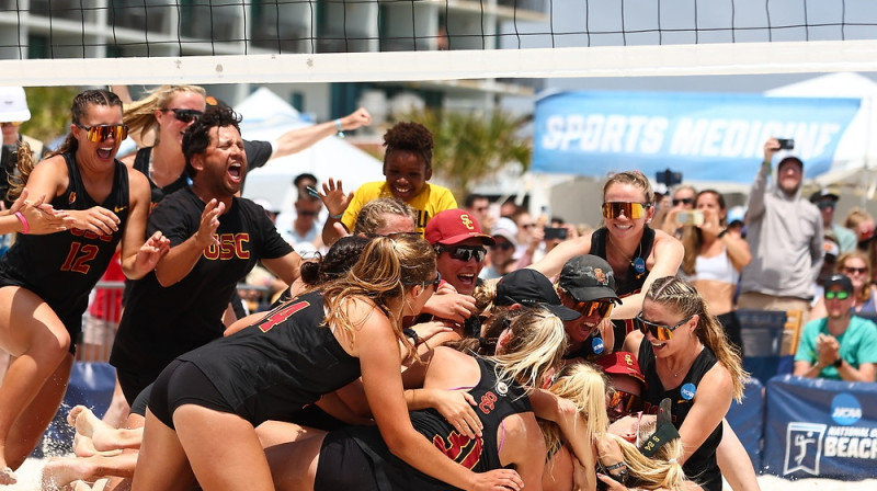 USC pludmales volejbola komanda triumfē NCAA finālā. Foto: Justin Tafoya / NCAA Photos