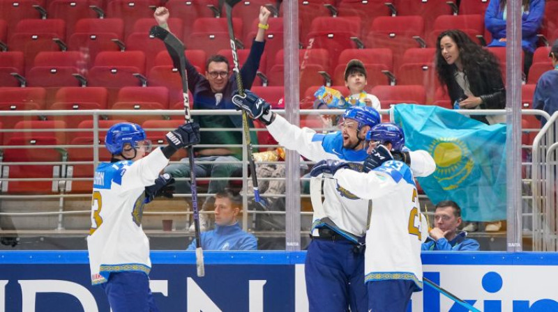 Kazahstāna atzīmē vārtu guvumu. Foto: IIHF