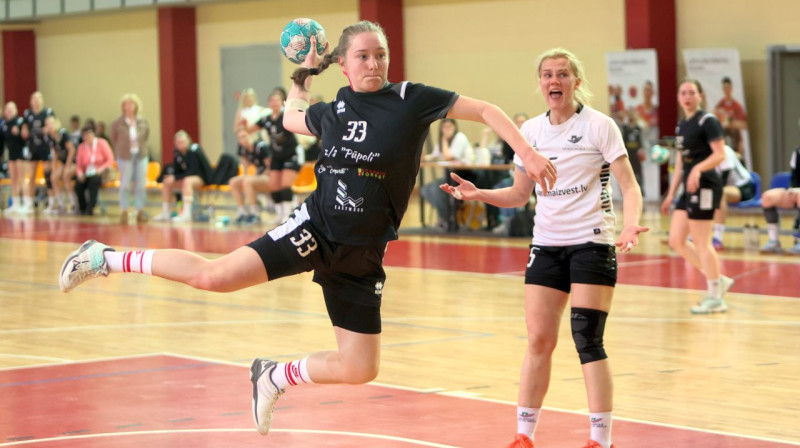 "Jēkabpils Sporta skolas" handboliste Dina Robežniece. Foto: Ritvars Raits