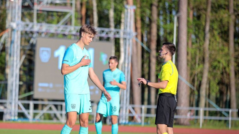 Niks Sliede un Vasilijs Mordatenko. Foto: Valmiera FC