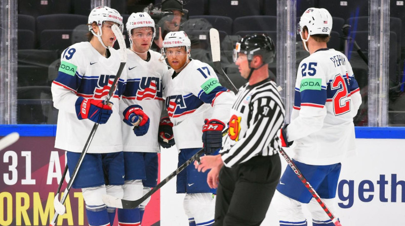 ASV izlases hokejisti pēc vārtu guvuma. Foto: IIHF