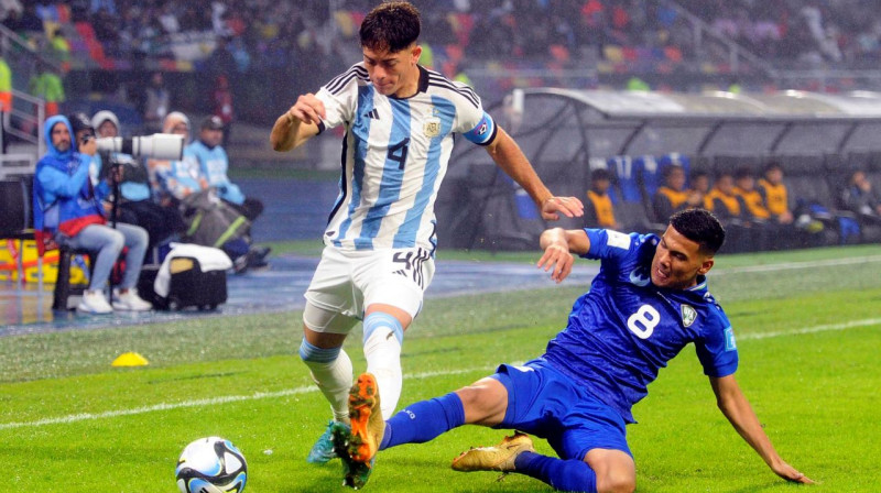 Argentīnas U20 valstsvienības futbolists Agustins Gjajs ar bumbu. Foto: Zumapress.com/Scanpix