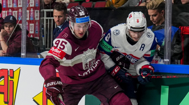 Oskars Batņa cīņā pret Norvēģiju. Foto: Guntis Lazdāns/LHF