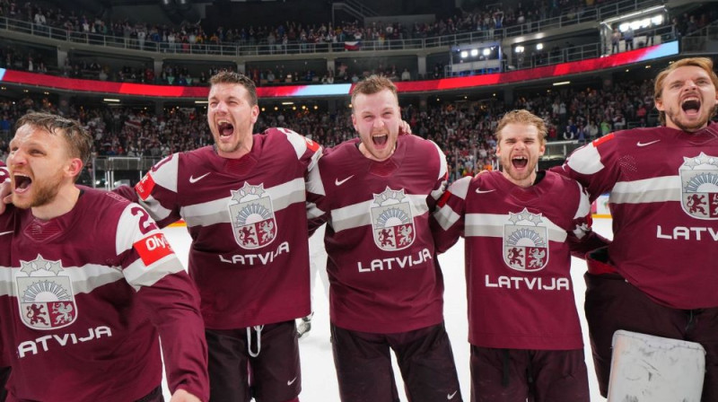 Latvijas izlases hokejisti. Foto: IIHF