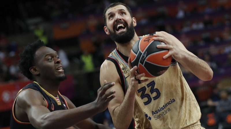 Nikola Mirotičs pret Joanu Makundū. Foto: EPA/Scanpix