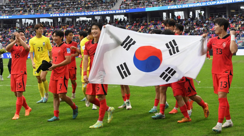 Dienvidkorejas U20 valstsvienības futbolisti pēc uzvaras ceturtdaļfinālā. Foto: Gustavo Garello/AP/Scanpix