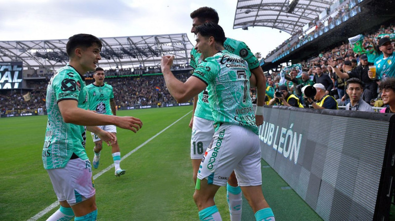 "Club León" futbolisti pēc vārtu guvuma. Foto: Scotiabank Concacaf Champions League