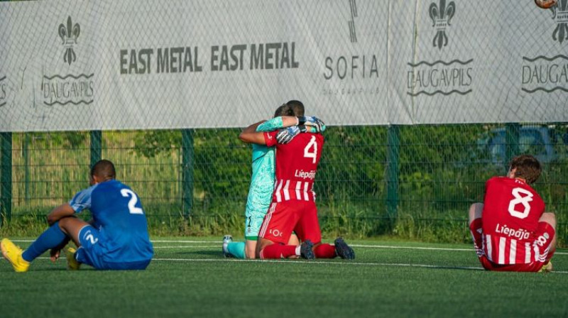 Luka Sanikidze un Anrī Staničs svin uzvaru Daugavpilī. Foto: Margarita Vigule/gorod.lv