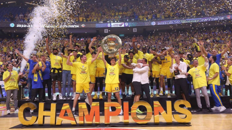 56 kārtējā Izraēlas čempione basketbolā Telavivas "Maccabi". Foto: Winner League