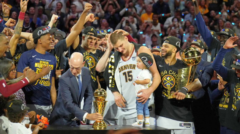 Nikola Jokičs NBA fināla ceremonijā. Foto: Kyle Terada/USA Today Sports/Scanpix