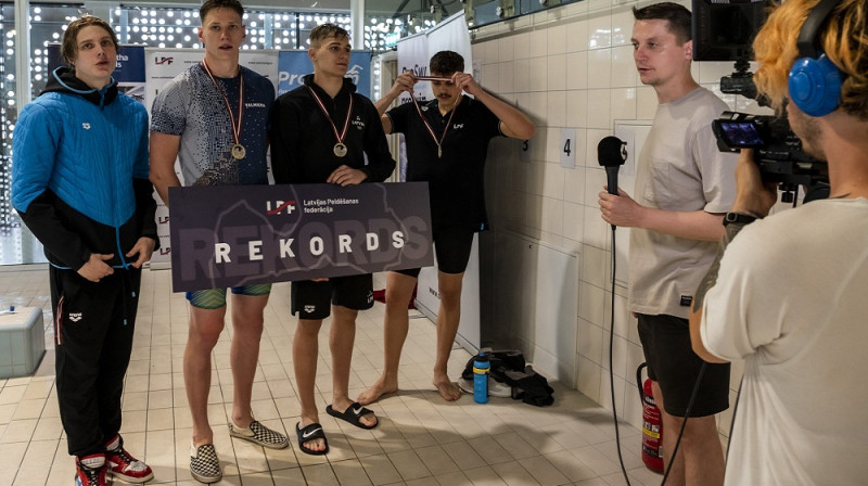 Latvijas rekordu uzstādījušie valmierieši. Foto: Latvijas Peldēšanas federācija/Arvis Ertmanis.