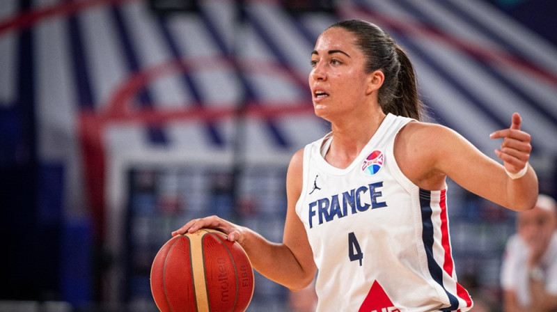Francijas saspēles vadītāja Marina Fatū. Foto: EuroBasket Women