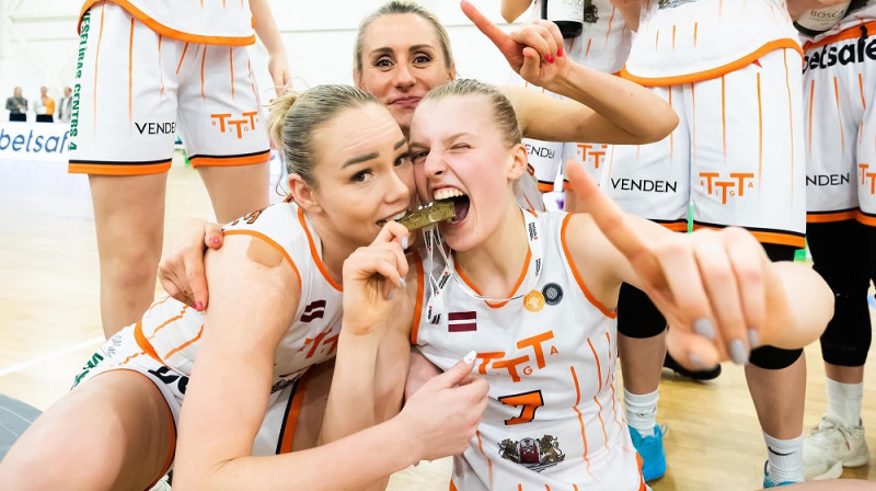 Ilze Jākobsone, Tīna Grausa un Gunta Baško 2023. gada 2. aprīlī. Foto: WBBL