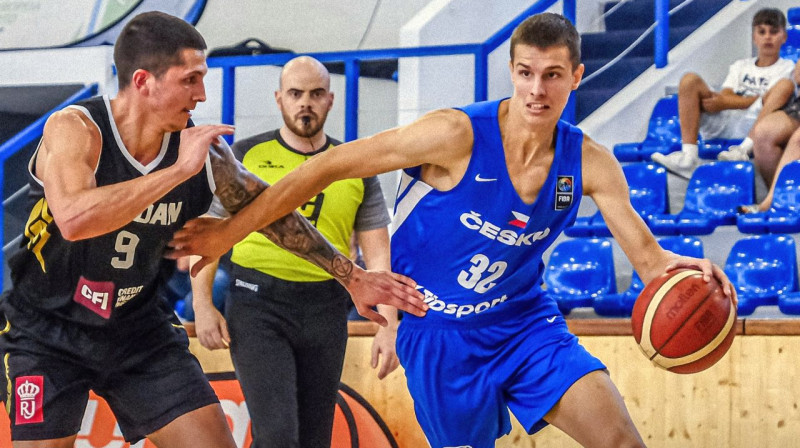 Čehijas valstsvienības basketbolists Ričards Balints ar bumbu. Foto: CZ.Basketball