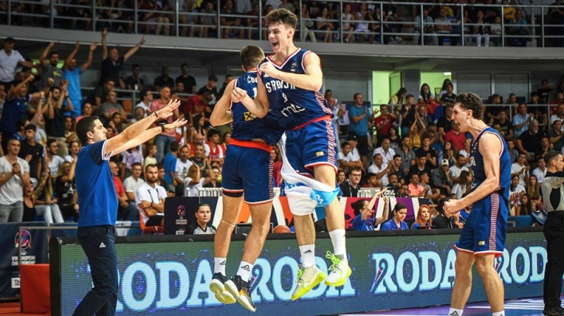 Serbijas U18 valstsvienības basketbolisti. Foto: FIBA