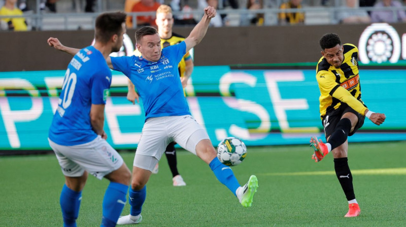 Mirklis pirms Gēteborgas "Häcken" futbolista Tobiasa Sanā vārtu guvuma. Foto: Adam Ihse/EPA/Scanpix