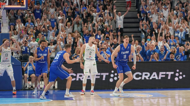 Mirklis pēc Somijas valstsvienības basketbolista Mikaela Jantunena veiktā uzvaras metiena. Foto: Susijengi – Basketball Team Finland