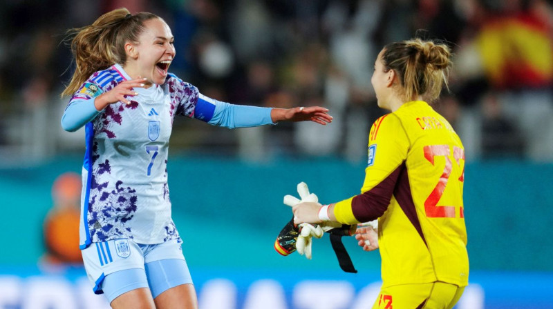 Spānijas valstsvienības futbolistes Irene Gereiro (Nr. 7) un Kata Kolla (Nr. 23). Foto: Abbie Parr/AP/Scanpix