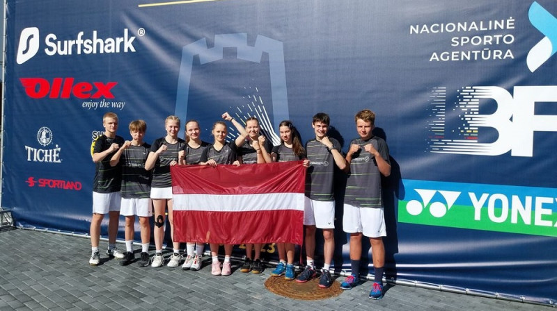 Latvijas U17 izlases badmintonisti. Foto: Latvijas Badmintona federācija.