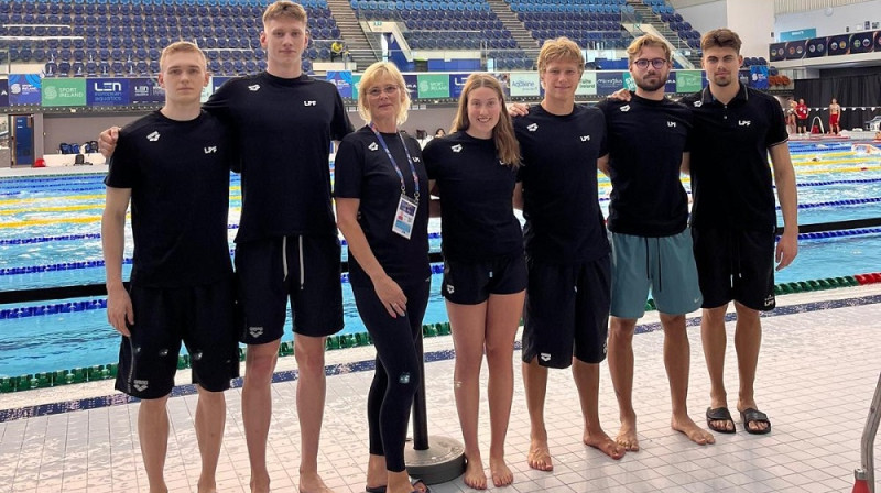 Latvijas komanda Eiropas U23 čempionātā. Foto: Latvijas Peldēšanas federācija.