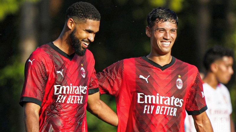 Robens Loftuss-Čīks (kreisajā pusē). Foto: AC Milan