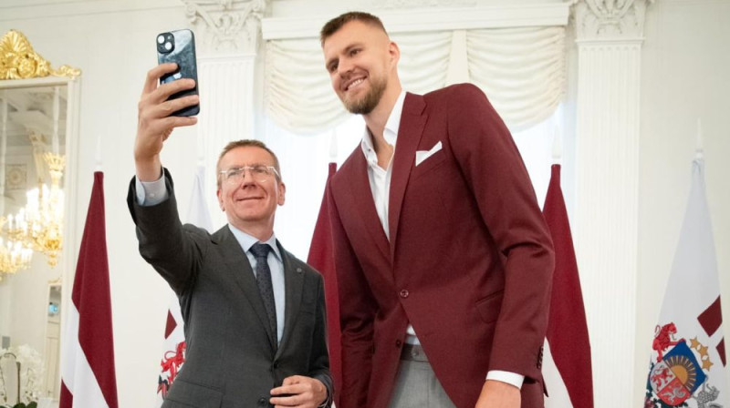 Edgars Rinkēvičs un Kristaps Porziņģis. Foto: LBS