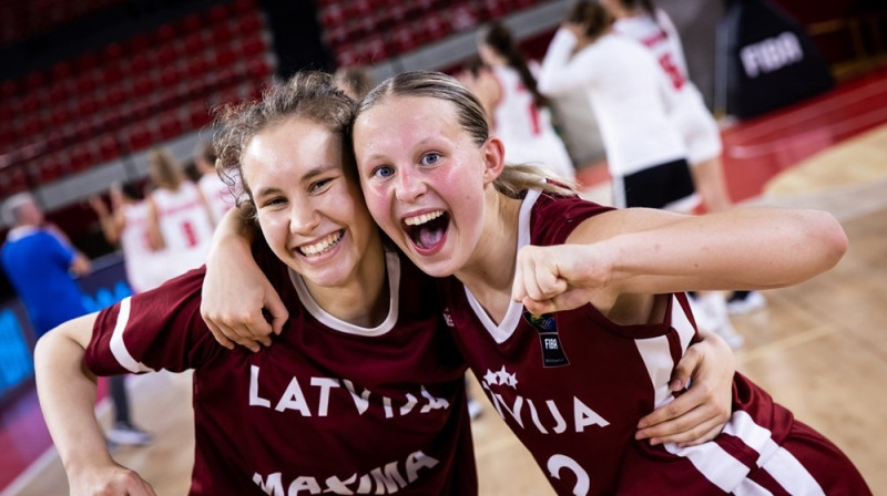 Šarlote Šepte un Maija Aploka 2023. gada 13. augustā. Foto: FIBA