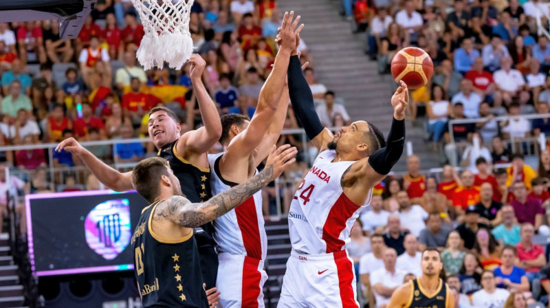 Mirklis no Spānijas un Kanādas valstsvienību spēles. Foto: Baloncesto España