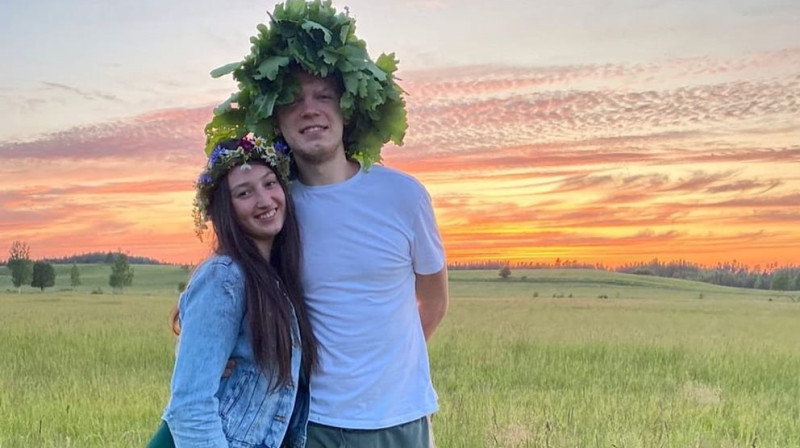 Paula Kļeščova un Kārlis Šiliņš "Bild" publicētajā fotogrāfijā