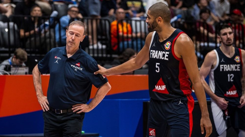 Vensāns Kolē un Nikolā Batums. Foto: FIBA