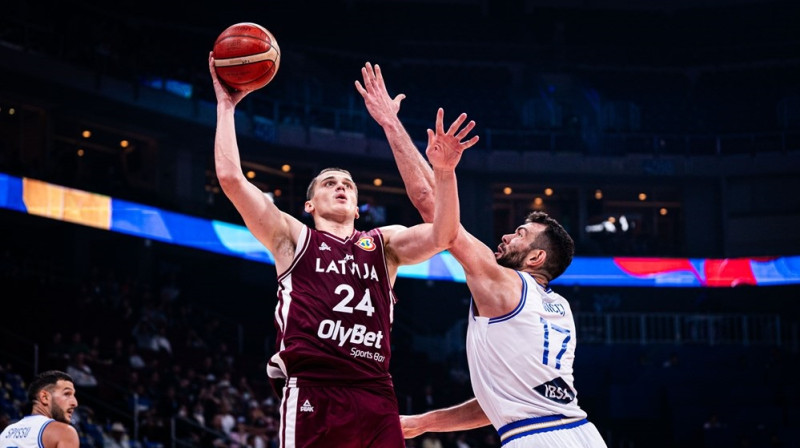 Andrejs Gražulis: 28 punkti uzvarā pār Itāliju. Foto: FIBA