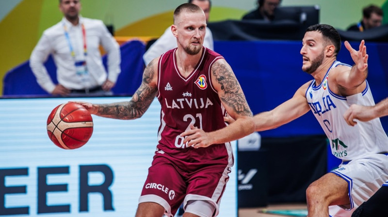Aigars Šķēle pret Marko Spisu. Foto: FIBA