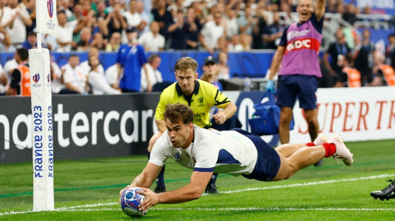 Damiens Peno gūst piezemējumu, Foto:Reuters/Scanpix