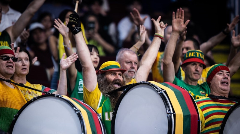 Lietuvas fanu līderis Toms Balaišis. Foto: FIBA