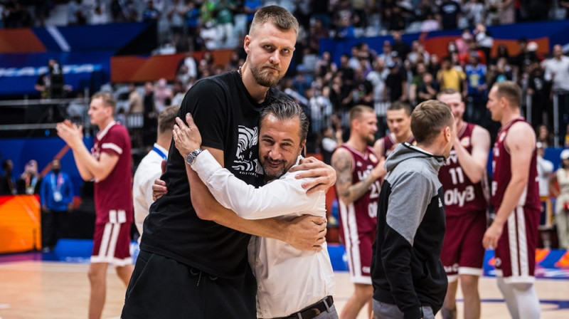 Kristaps Porziņģis un Luka Banki. Foto: FIBA