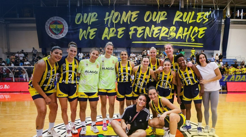 Kitija Laksa un "Fenerbahce" 2023. gada 17. septembrī. Foto: Fenerbahce