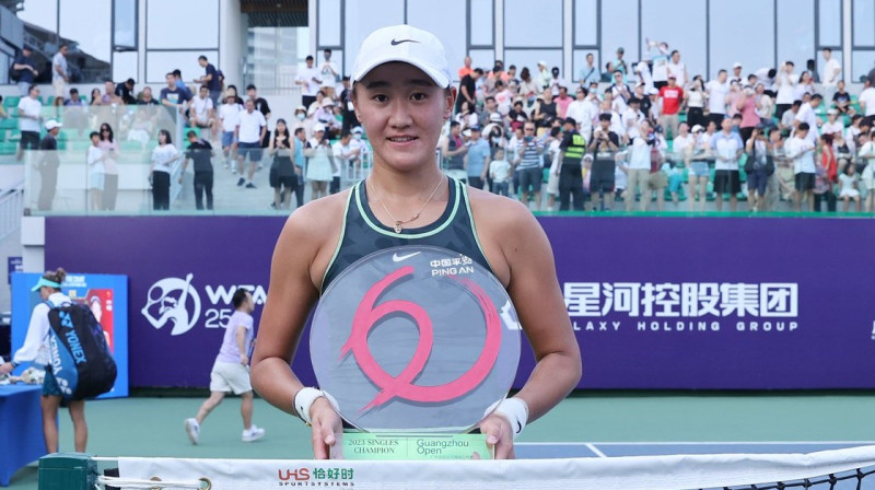 Sjiju Vana ar trofeju. Foto: WTA